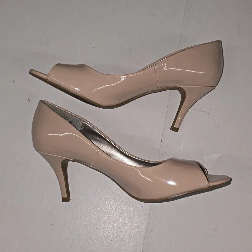 New Directions Beige Nude Heels w Peep Toes Womens Size 8.5 - Picture 5 of 12